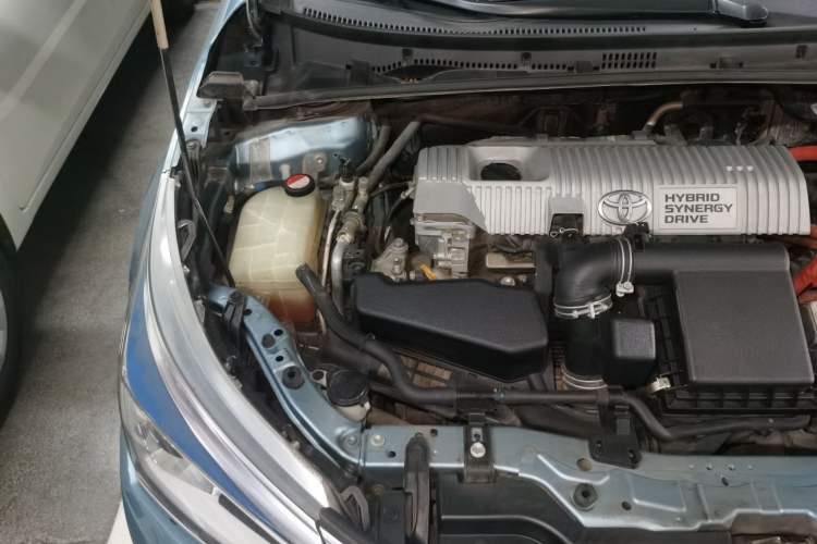 Used Toyota Corolla 2016 Dual-Engine 1.8L E-CVT Elite Edition Engine Bay Right