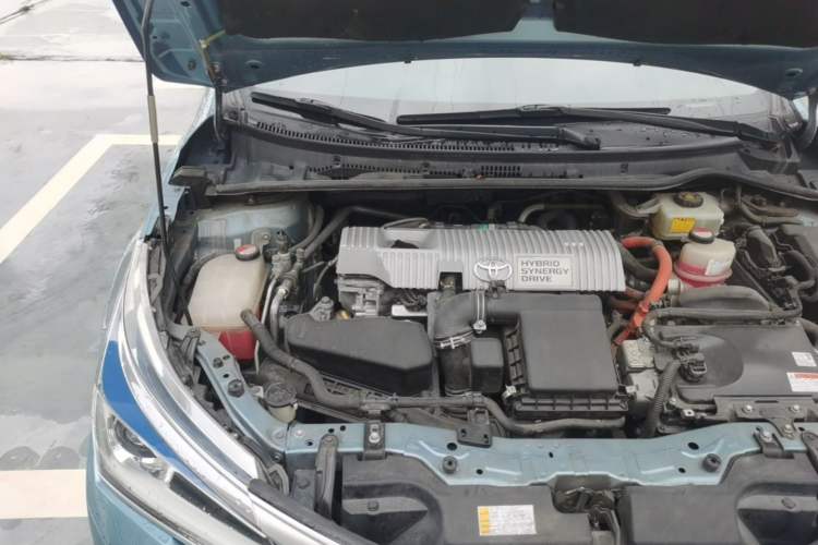 Used Toyota Corolla 2016 Dual-Engine 1.8L E-CVT Elite Edition Engine Bay Right