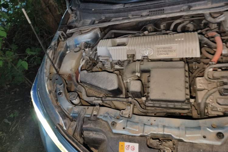 Used Toyota Corolla 2016 Dual-Engine 1.8L E-CVT Elite Edition Engine Bay Right