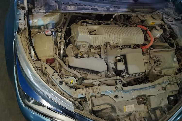 Used Toyota Corolla 2016 Dual-Engine 1.8L E-CVT Elite Edition Engine Bay Right