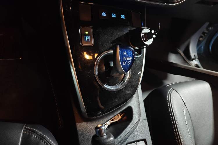 Used Toyota Corolla 2016 Dual-Engine 1.8L E-CVT Elite Edition Gear Lever