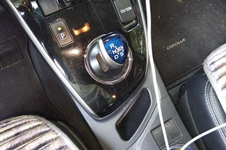 Used Toyota Corolla 2016 Dual-Engine 1.8L E-CVT Elite Edition Gear Lever