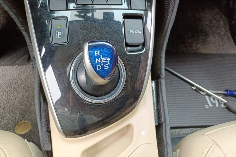 Used Toyota Corolla 2016 Dual-Engine 1.8L E-CVT Elite Edition Gear Lever