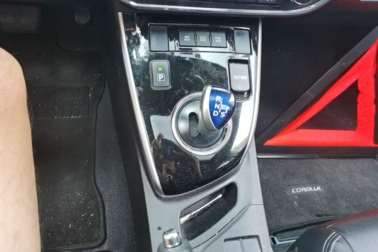 Used Toyota Corolla 2016 Dual-Engine 1.8L E-CVT Elite Edition Gear Lever