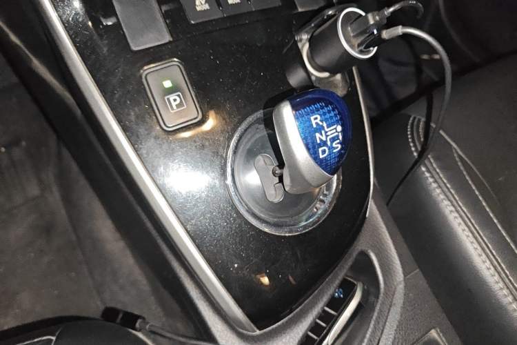 Used Toyota Corolla 2016 Dual-Engine 1.8L E-CVT Elite Edition Gear Lever