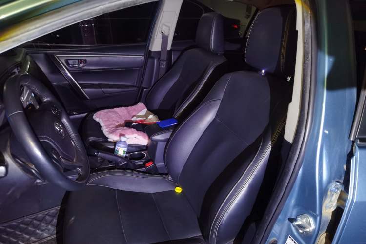 Used Toyota Corolla 2016 Dual-Engine 1.8L E-CVT Elite Edition Left Front Seat