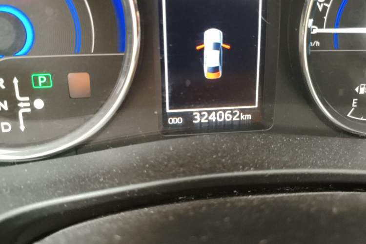Used Toyota Corolla 2016 Dual-Engine 1.8L E-CVT Elite Edition Odometer Close Up