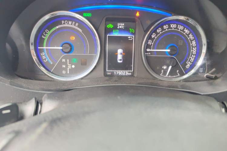 Used Toyota Corolla 2016 Dual-Engine 1.8L E-CVT Elite Edition Odometer Close Up
