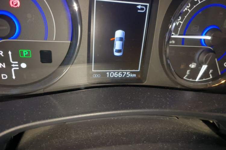 Used Toyota Corolla 2016 Dual-Engine 1.8L E-CVT Elite Edition Odometer Close Up