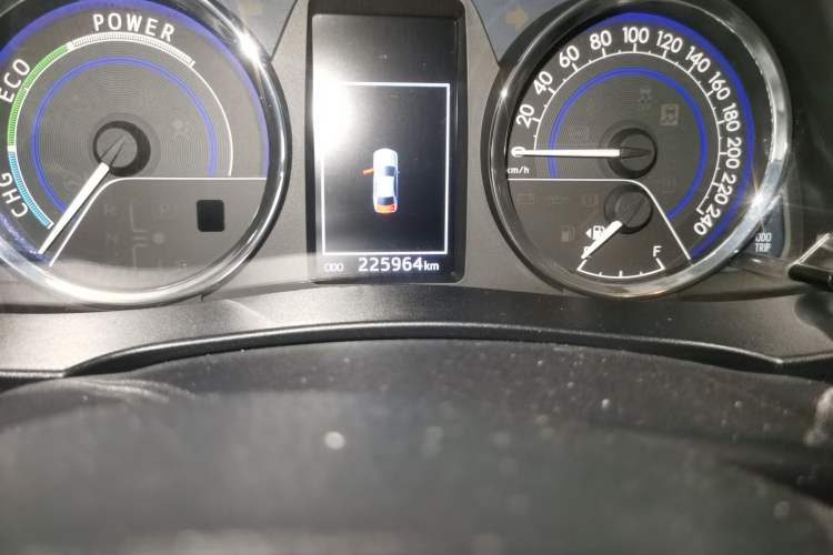 Used Toyota Corolla 2016 Dual-Engine 1.8L E-CVT Elite Edition Odometer Close Up