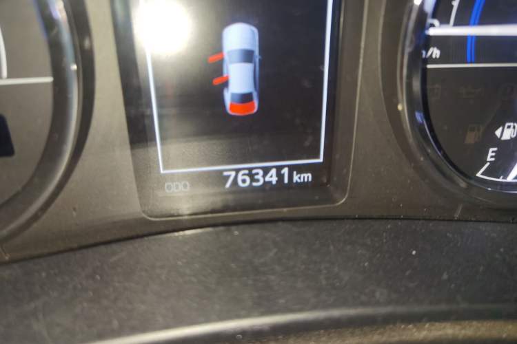 Used Toyota Corolla 2016 Dual-Engine 1.8L E-CVT Elite Edition Odometer Close Up