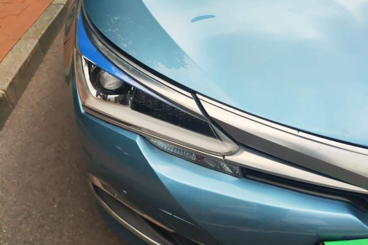 Used Toyota Corolla 2016 Dual-Engine 1.8L E-CVT Elite Edition Right Front Headlight