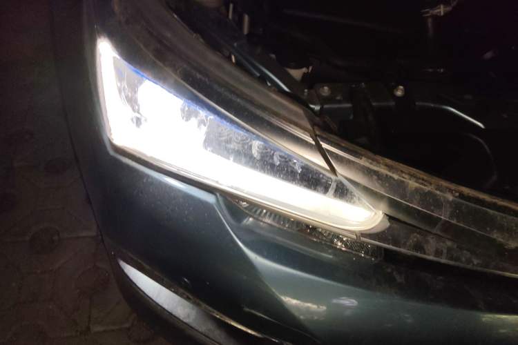 Used Toyota Corolla 2016 Dual-Engine 1.8L E-CVT Elite Edition Right Front Headlight