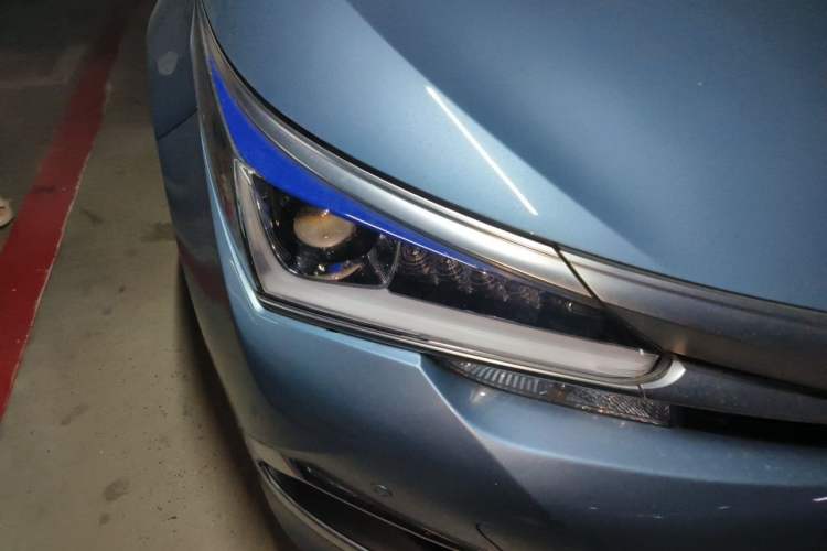 Used Toyota Corolla 2016 Dual-Engine 1.8L E-CVT Elite Edition Right Front Headlight