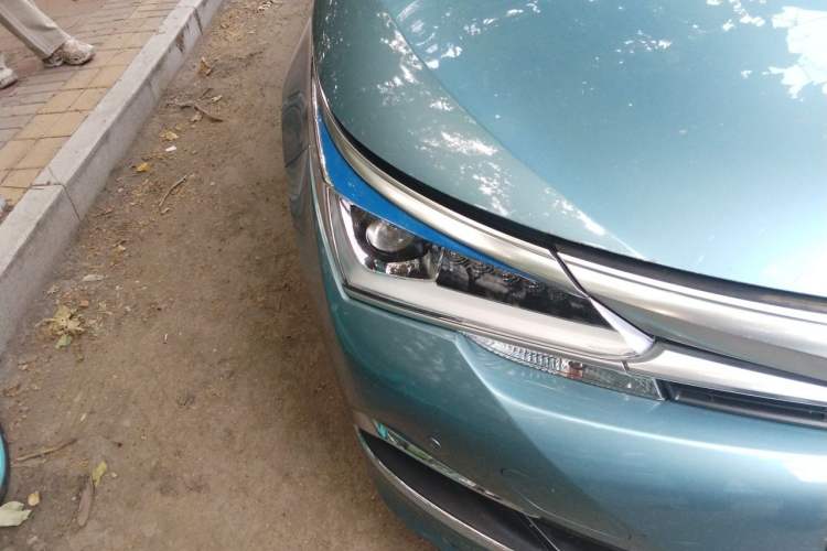 Used Toyota Corolla 2016 Dual-Engine 1.8L E-CVT Elite Edition Right Front Headlight