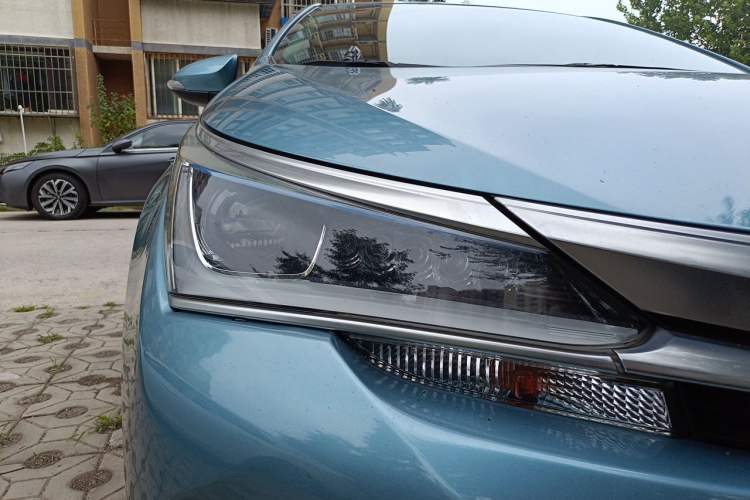 Used Toyota Corolla 2016 Dual-Engine 1.8L E-CVT Elite Edition Right Front Headlight