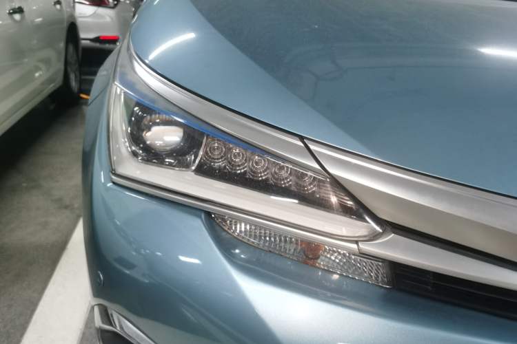 Used Toyota Corolla 2016 Dual-Engine 1.8L E-CVT Elite Edition Right Front Headlight