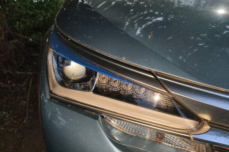 Used Toyota Corolla 2016 Dual-Engine 1.8L E-CVT Elite Edition Right Front Headlight