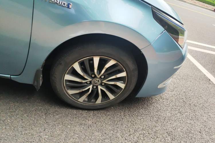 Used Toyota Corolla 2016 Dual-Engine 1.8L E-CVT Elite Edition Right Front Wheel Hub