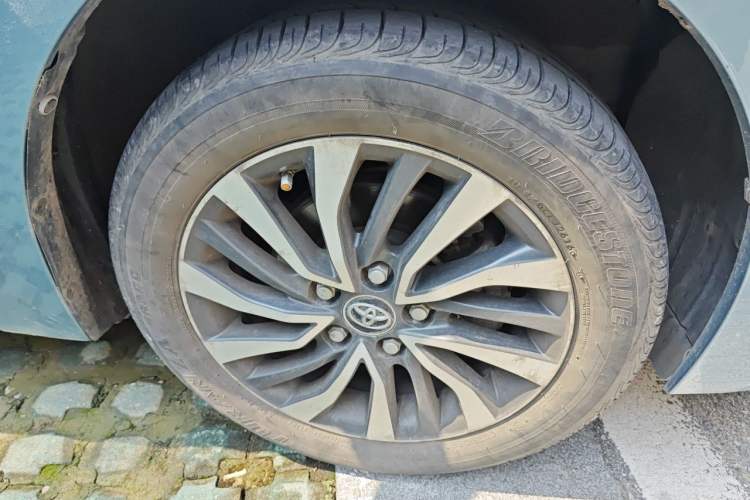 Used Toyota Corolla 2016 Dual-Engine 1.8L E-CVT Elite Edition Right Front Wheel Hub