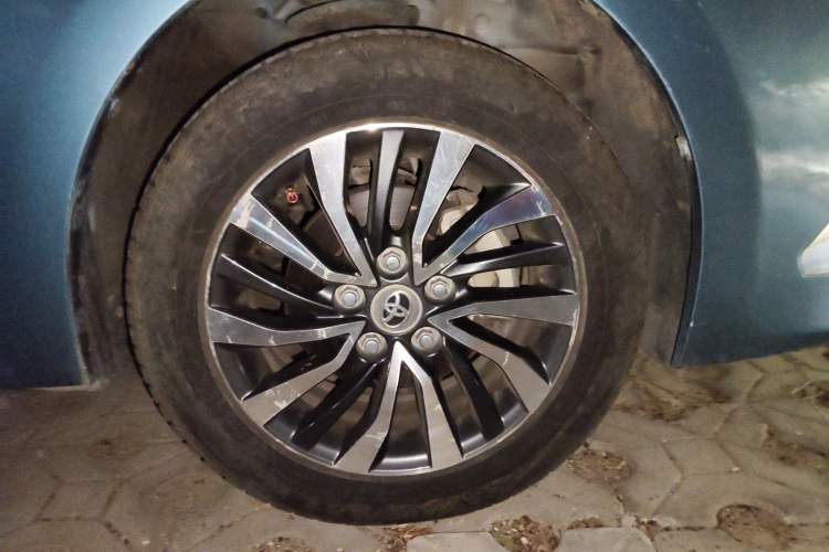 Used Toyota Corolla 2016 Dual-Engine 1.8L E-CVT Elite Edition Right Front Wheel Hub