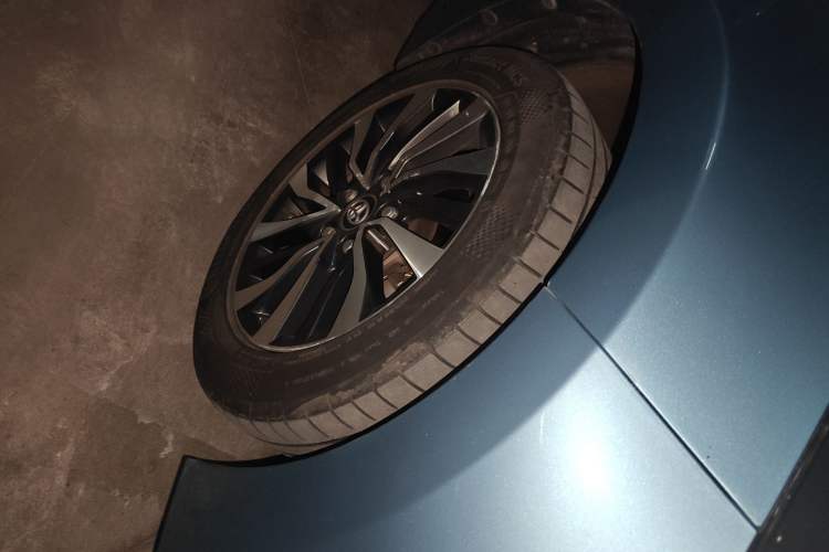 Used Toyota Corolla 2016 Dual-Engine 1.8L E-CVT Elite Edition Right Front Wheel Hub
