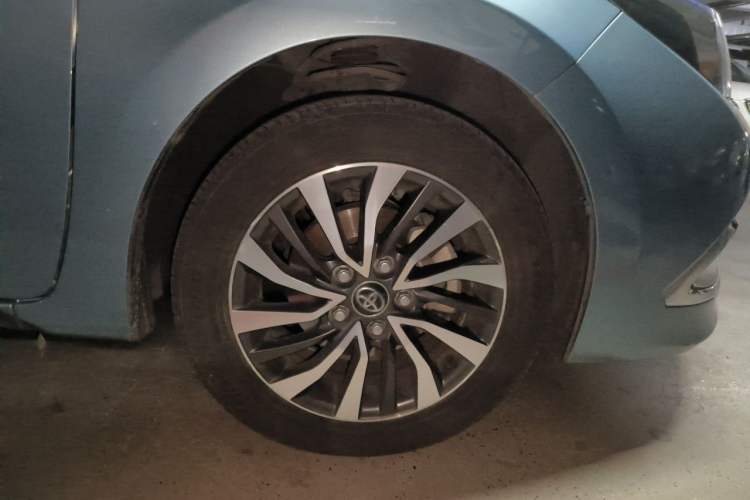 Used Toyota Corolla 2016 Dual-Engine 1.8L E-CVT Elite Edition Right Front Wheel Hub
