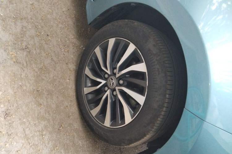 Used Toyota Corolla 2016 Dual-Engine 1.8L E-CVT Elite Edition Right Front Wheel Hub