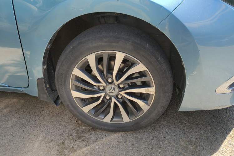 Used Toyota Corolla 2016 Dual-Engine 1.8L E-CVT Elite Edition Right Front Wheel Hub