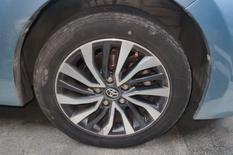 Used Toyota Corolla 2016 Dual-Engine 1.8L E-CVT Elite Edition Right Front Wheel Hub