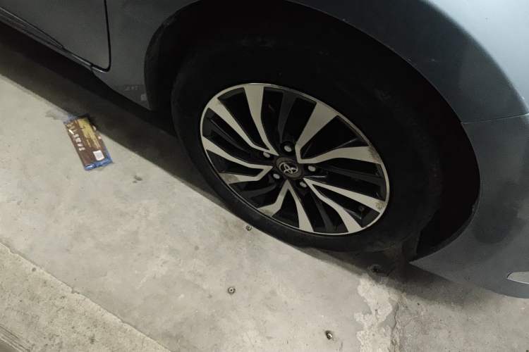 Used Toyota Corolla 2016 Dual-Engine 1.8L E-CVT Elite Edition Right Front Wheel Hub