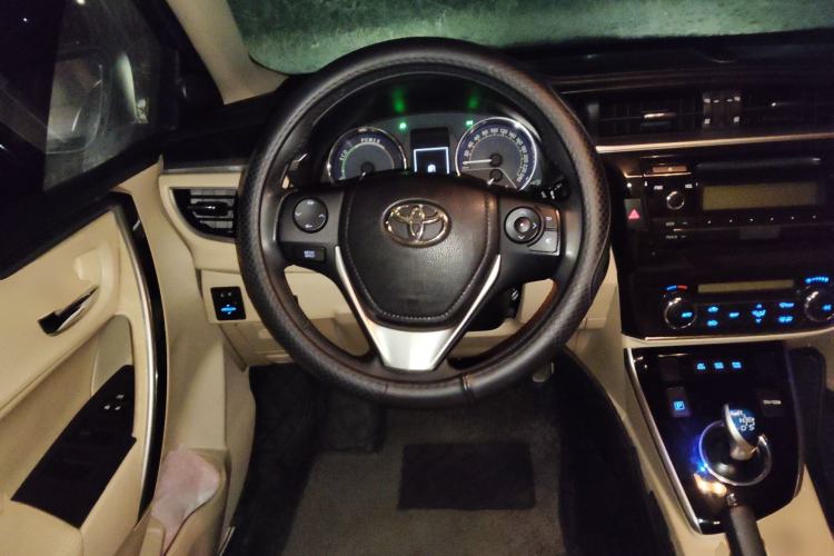 Used Toyota Corolla 2016 Dual-Engine 1.8L E-CVT Elite Edition Steering Wheel