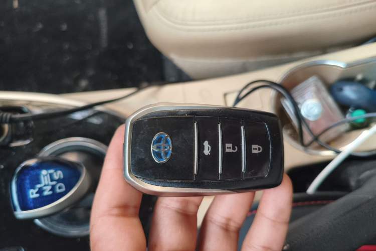 Used Toyota Corolla 2016 Dual-Engine 1.8L E-CVT Elite Edition Vehicle Key