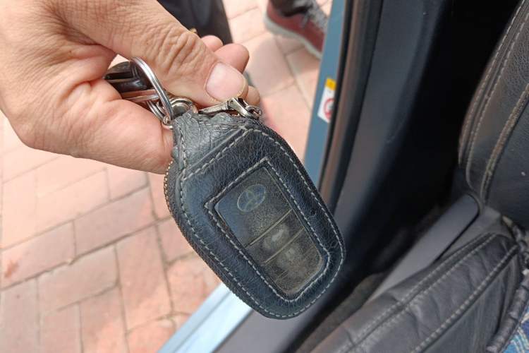 Used Toyota Corolla 2016 Dual-Engine 1.8L E-CVT Elite Edition Vehicle Key