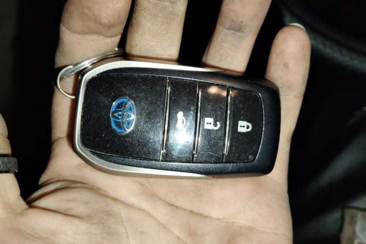 Used Toyota Corolla 2016 Dual-Engine 1.8L E-CVT Elite Edition Vehicle Key