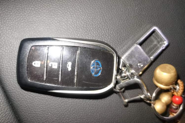 Used Toyota Corolla 2016 Dual-Engine 1.8L E-CVT Elite Edition Vehicle Key