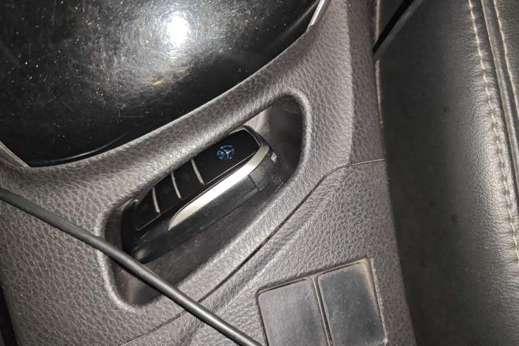 Used Toyota Corolla 2016 Dual-Engine 1.8L E-CVT Elite Edition Vehicle Key