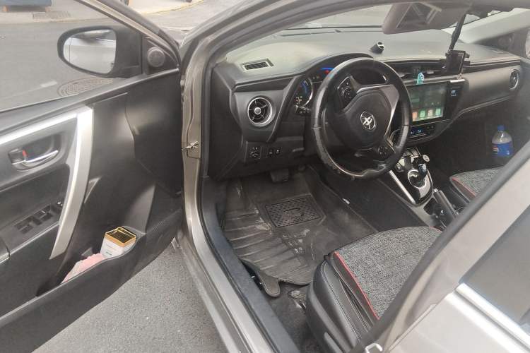Used Toyota Corolla 2016 Dual-Engine 1.8L E-CVT Elite Edition Driver Seat