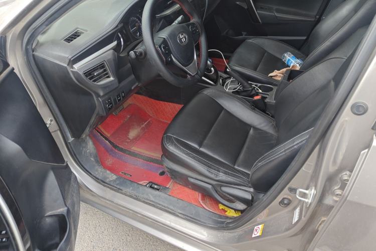 Used Toyota Corolla 2016 Dual-Engine 1.8L E-CVT Elite Edition Driver Seat