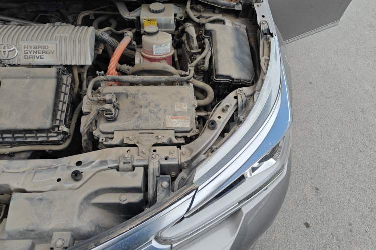 Used Toyota Corolla 2016 Dual-Engine 1.8L E-CVT Elite Edition Engine Bay Left