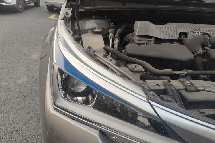 Used Toyota Corolla 2016 Dual-Engine 1.8L E-CVT Elite Edition Engine Bay Right