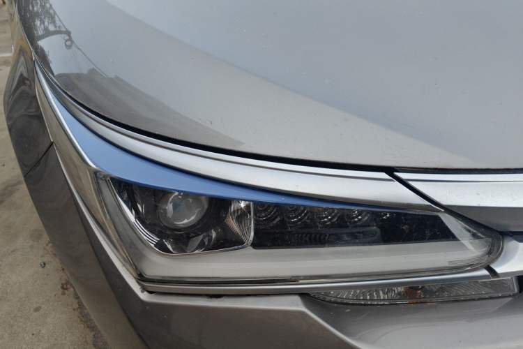 Used Toyota Corolla 2016 Dual-Engine 1.8L E-CVT Elite Edition Right Front Headlight