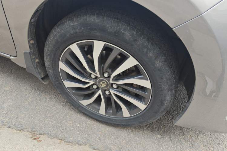 Used Toyota Corolla 2016 Dual-Engine 1.8L E-CVT Elite Edition Right Front Wheel Hub