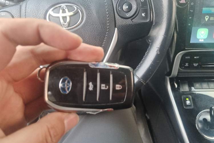 Used Toyota Corolla 2016 Dual-Engine 1.8L E-CVT Elite Edition Vehicle Key