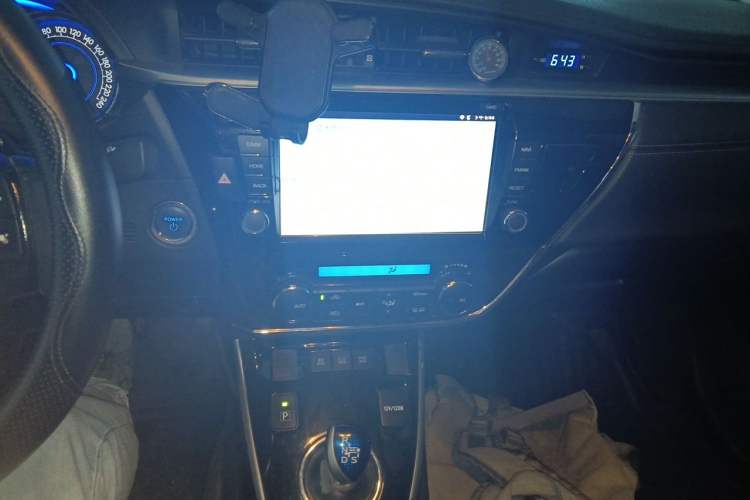Used Toyota Corolla 2016 Dual-Engine 1.8L E-CVT Elite Edition Audio And AC Panel