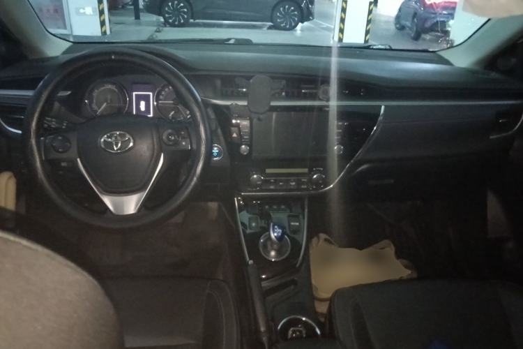 Used Toyota Corolla 2016 Dual-Engine 1.8L E-CVT Elite Edition Center Console