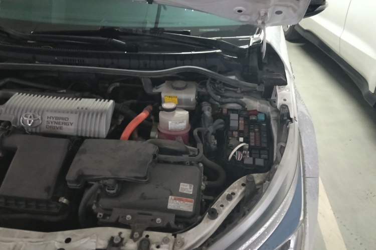 Used Toyota Corolla 2016 Dual-Engine 1.8L E-CVT Elite Edition Engine Bay Left