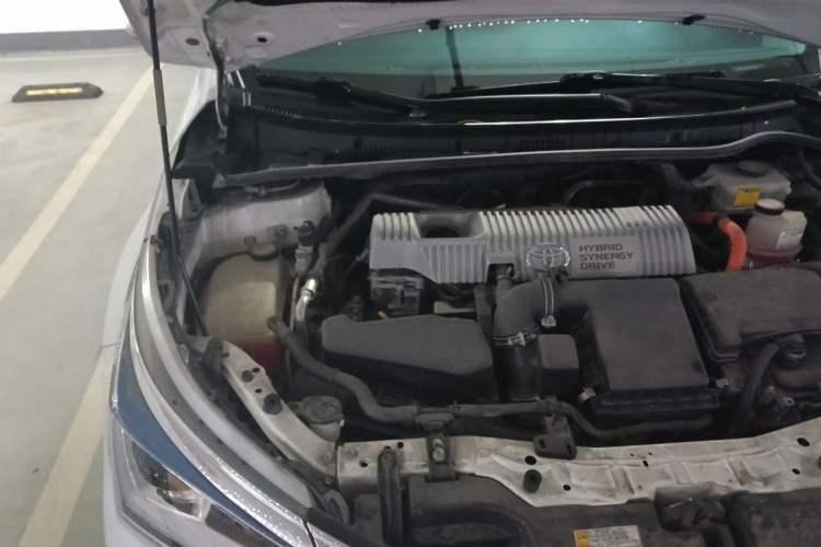Used Toyota Corolla 2016 Dual-Engine 1.8L E-CVT Elite Edition Engine Bay Right