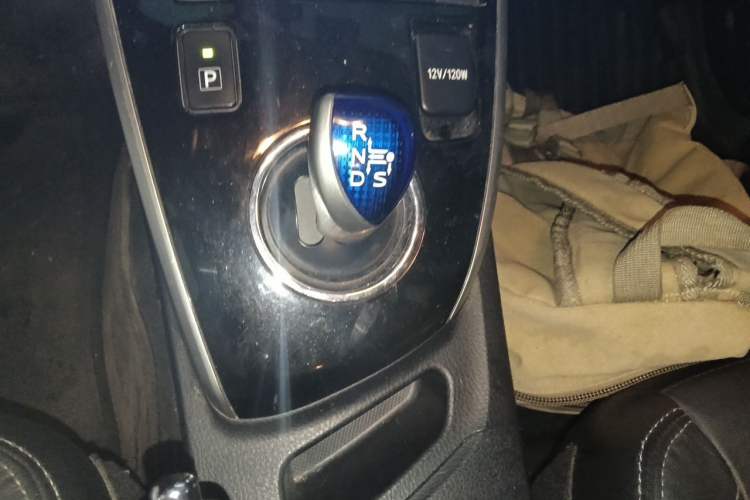 Used Toyota Corolla 2016 Dual-Engine 1.8L E-CVT Elite Edition Gear Lever