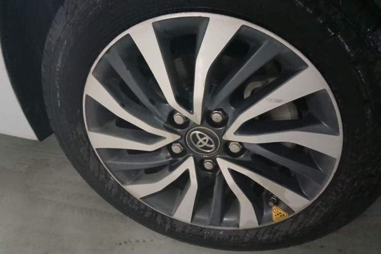 Used Toyota Corolla 2016 Dual-Engine 1.8L E-CVT Elite Edition Right Front Wheel Hub
